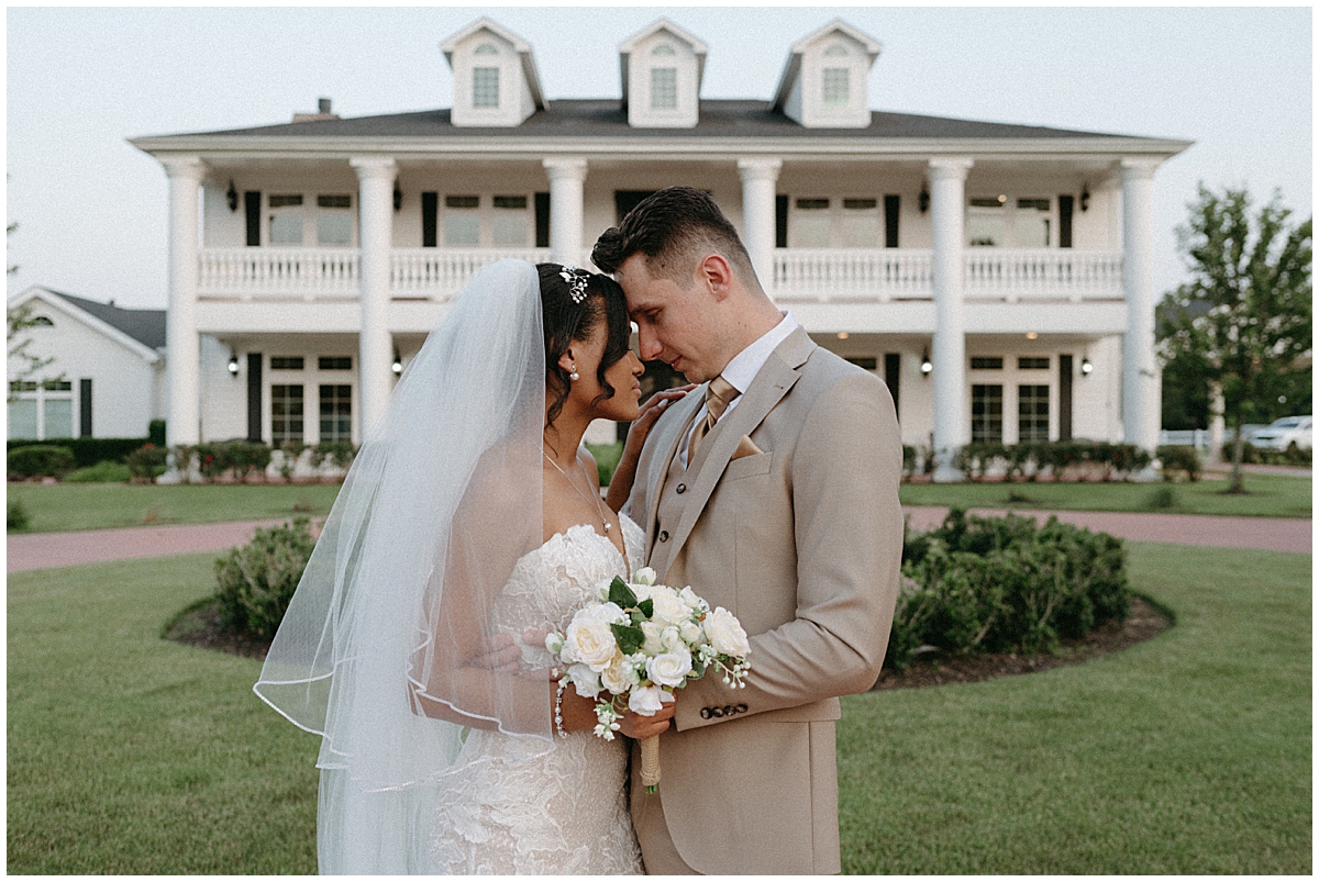 Patricia and brunos wedding in texas captured by Vanessa Martins Photos